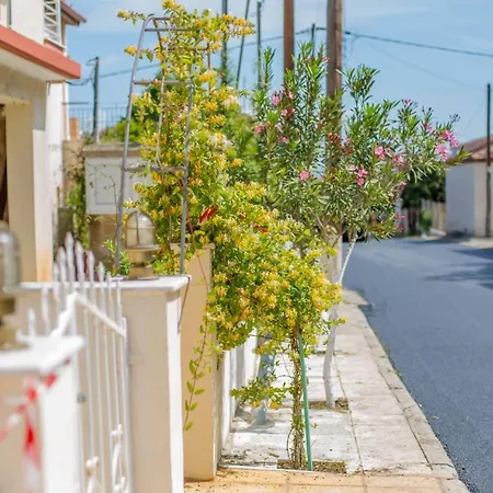 New Pyrgion With Fabulous View Appartamento